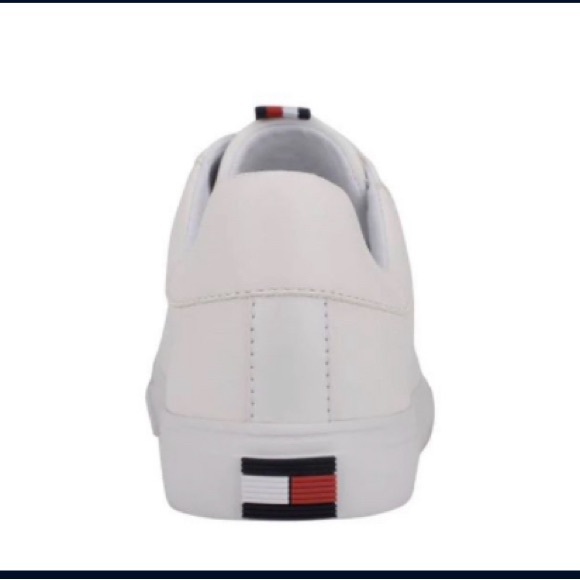 NWOB*** Women's Tommy Hilfiger Lamiss Sneaker, Size 6 - Picture 3 of 4